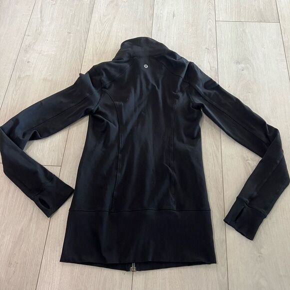 Lululemon women’s jacket size 4 - Picture 5 of 7